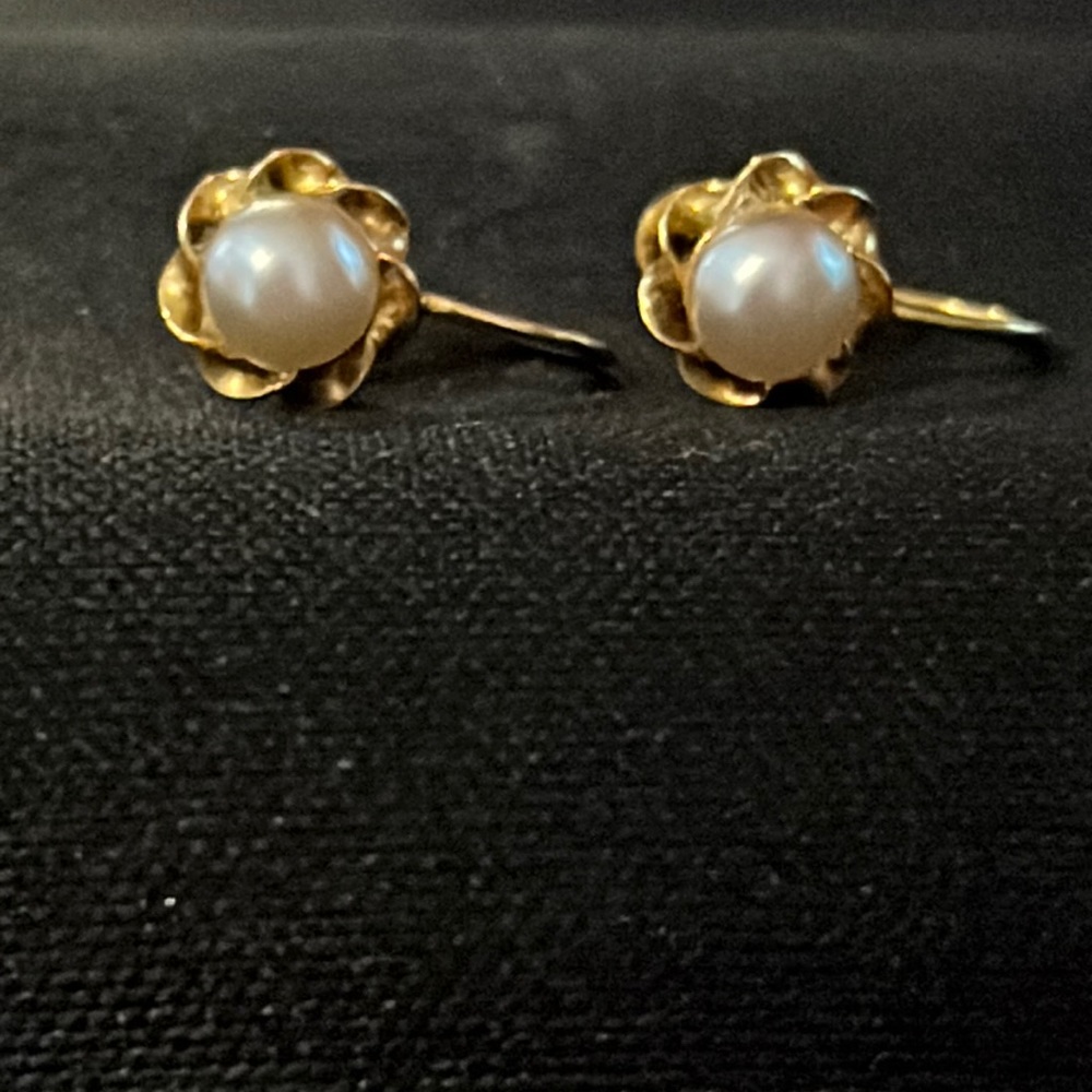 VINTAGE 10K PEARL SCREW BACK EARRINGS - Picture 1 of 5